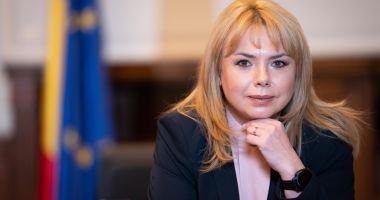 Stire din Politică-Administrație : USR a atacat la CCR revocarea Ancăi Dragu de la conducerea Senatului
