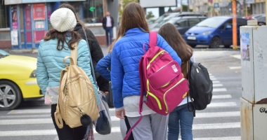 Vacanță după vacanță, pentru școlari! Când începe școala în 2018
