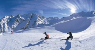 Stire din Economie : Vacanțele de tip city break se ieftinesc în medie cu 30% în lunile ianuarie - februarie