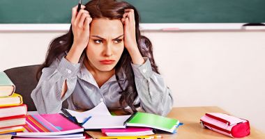 Stire din Cultură-Educație : Oficial, începe vacanța de primăvară. "Lucrăm la scenarii pentru elevi și profesori!"
