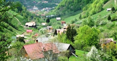 Stire din Economie : O nouă ediție a programului special "Vacanțe la țară" începe pe 23 martie