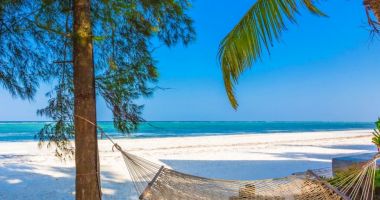 Stire din Eveniment : Zeci de români care așteptau să plece de Revelion în Zanzibar păcăliți de agenția de turism