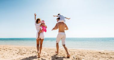 Stire din Economie : Cum ne vom organiza vacanțele în 2021. Previziuni privind cele mai populare destinații ale românilor