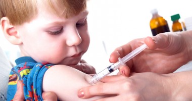 Stire din Diverse : Ce vaccinuri de toamnă protejează copiii împotriva răcelilor