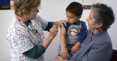 Stire din Sănătate : Când va ajunge vaccinul anti-TBC la direcțiile de sănătate