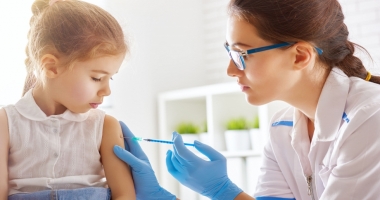 Stire din Social : Pro și contra VACCINĂRII OBLIGATORII. "Avem dreptul de a alege. Merg până în pânzele albe!"