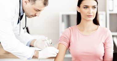 Stire din Sănătate : Vaccinul anti-HPV ar putea fi introdus în Programul Naţional de Vaccinare