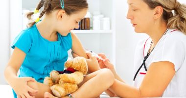 Stire din Sănătate : Vaccinați-vă! "Nu trebuie să ne întoarcem la metodele de tratament din Evul Mediu"