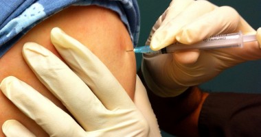Stire din Sănătate : Un milion de doze de vaccin pregătite pentru imunizarea gripală