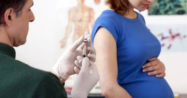Stire din Sănătate : Vaccinarea gravidei și efectele asupra nou-născutului