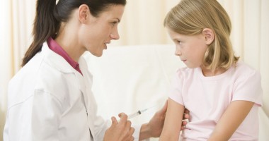 Stire din Sănătate : Vaccinarea împotriva HPV va începe din 2013