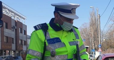 Stire din Eveniment : Supărare în rândul polițiștilor: „Ținem piept pandemiei în stradă, dar când vom fi vaccinați antigripal?”
