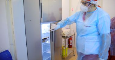 Sute de medici şi asistente, vaccinaţi astăzi, în judeţul Constanţa - 2