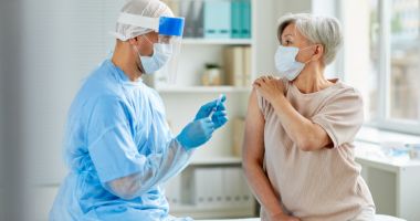 Ce spun specialiştii despre reacţiile adverse ce pot apărea după administrarea vaccinului contra Covid-19
