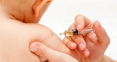 Stire din Sănătate : Vaccinarea copiilor, o înțepătură care salvează vieți sau produce tragedii?