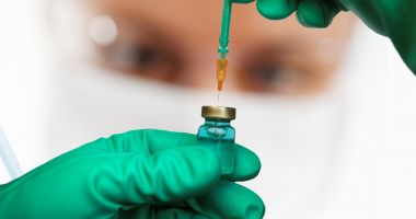 Stire din Actualitate : Un vaccin bivalent de la Moderna, care ţinteşte atât Omicron, cât şi tulpina originală, aprobat