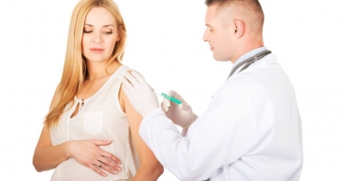 Stire din Sănătate : De ce este importantă vaccinarea gravidelor