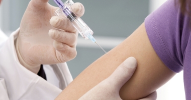 Stire din Sănătate : Cine trebuie să se vaccineze împotriva hepatitei B
