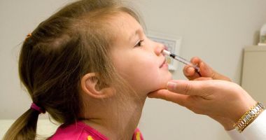 Copiii răcesc des? Îi puteți imuniza cu vaccinul antigripal nazal