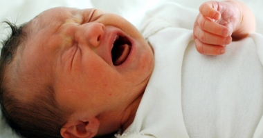 Stire din Sănătate : Risc de TBC! Sute de nou-născuți așteaptă vaccinul, încă din luna august