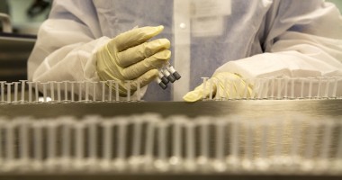 Stire din Sănătate : Producția vaccinurilor la Cantacuzino, realizată de altă fabrică