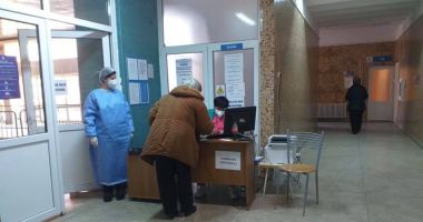 GALERIE FOTO / Vaccinurile anti-COVID, epuizate, la Constanţa - 4