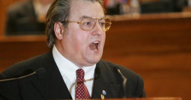 Stire din Politică-Administrație : Cerere de ridicare a imunității lui Corneliu Vadim Tudor, depusă la PE
