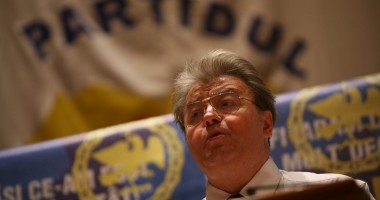 Stire din Politică-Administrație : Contestatarii lui Vadim Tudor organizează un Congres Extraordinar al PRM