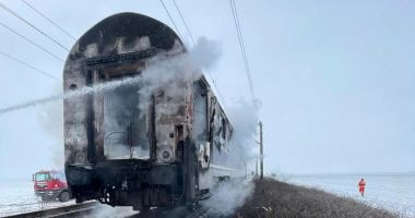 Stire din Eveniment : Plan Roșu de intervenție pe calea ferată. Un vagon a luat foc