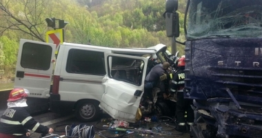 TRAGEDIE. O dubiță s-a izbit violent de un TIR. O persoană a decedat - 2