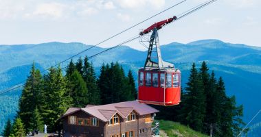 Stire din Social : Staţiunile montane sunt monitorizate, în acest weekend, de la bordul unui elicopter