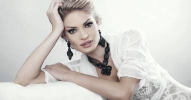 Stire din Monden : Valentina Pelinel a confirmat zvonurile. Este gravidă! Cine este tatăl?
