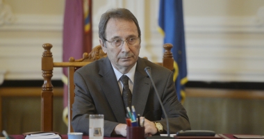 Stire din Politică-Administrație : Președintele CCR: "Activitatea Guvernului a fost perturbată prin ancheta DNA"