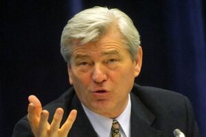 Stire din Politică-Administrație : "Niciun ministru nu este bătut în cuie"