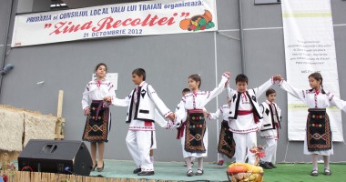 Primarul Florin Mitroi a inaugurat piața agroalimentară din Valu lui Traian - 3