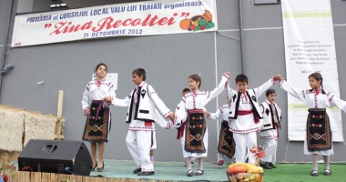 Primarul Florin Mitroi a inaugurat piața agroalimentară din Valu lui Traian - 3