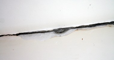 Scandalul caselor fără fundație  de la Valu: Experții tehnici recomandă demolarea construcțiilor - 4