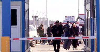 Stire din Actualitate : Mii de refugiaţi din Ucraina intră în ţară cu bacul, prin vama Isaccea din Tulcea