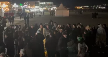 Stire din Social : 1 Mai în Vama Veche, val de turiști și atmosferă de festival pe plajă