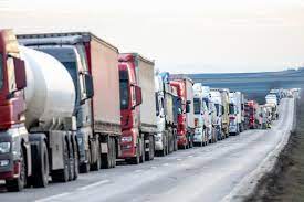 Cozi infernale la Vama Siret. Șoferii așteaptă și 15 ore să iasă din țară