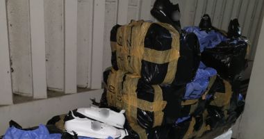 Stire din Eveniment : Marfă de bișniță, ascunsă într-un autocar sosit din Turcia