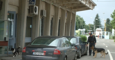 Stire din Social : AGLOMERAȚIE ÎN VĂMI! Toate persoanele care trec frontiera vor fi verificate cu amănunțime