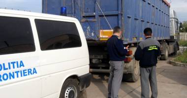 Stire din Eveniment : Vameșii constănțeni au confiscat mărfuri contrafăcute în valoare de peste 100.000 euro