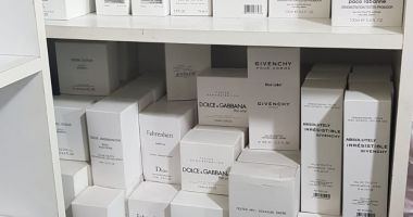 Stire din Eveniment : Vameșii au confiscat parfumuri și cosmetice în valoare de 66.000 de euro