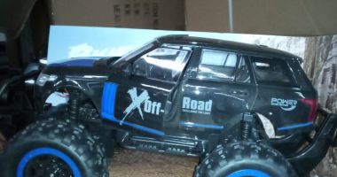 Stire din Eveniment : Vameșii constănțeni au confiscat 768 de mașinuțe "Lamborghini"