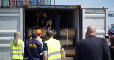 Stire din Eveniment : Vameșii au confiscat mărfuri contrafăcute, în valoare de peste 1,4 milioane de lei