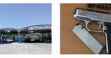 Stire din Economie : Vameșii din Oancea au descoperit un pistol cu bile de cauciuc și șase cartușe