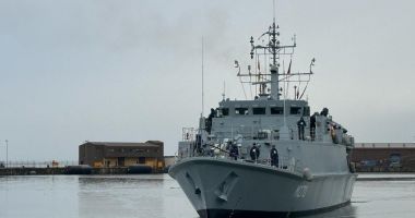 Stire din Eveniment : FOTO. Vânătorul de mine M 270 „Sublocotenent Ion Ghiculescu” a plecat spre portul militar Constanța