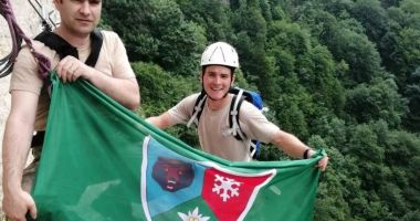 Stire din Eveniment : Tabără de instrucție pentru vânătorii de munte