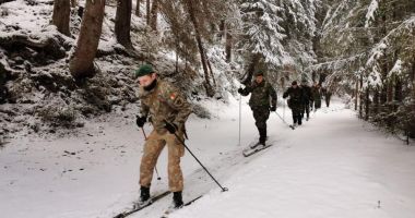 Stire din Eveniment : Vânătorii de munte, în tabără de iarnă